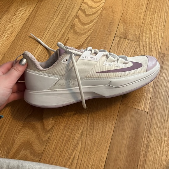 Nike Vapor Women’s Tennis Shoes size 8 - Picture 3 of 9